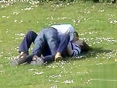 Handjob in the park for her lucky boyfriend