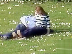 Handjob in the park for her lucky boyfriend