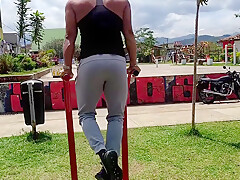 Hermosa Chica Cumple Su Fantasia De Hacerlo En Un Bano Publico