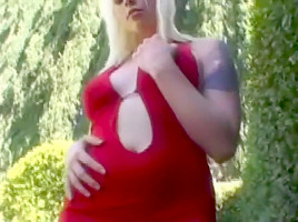 Horny blonde whore Lorelei Lee gets two cocks