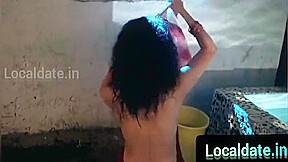 Hot Bhabhi Ko Nahate Huye Dekha Or Mast Choda