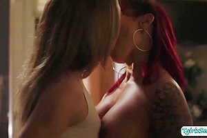 Hot Bigtits Transsexual Foxxy Licks And Fucks