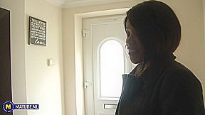 Hot British Black Milf Kiki Minaj With Her Perfect Ass Fucks Her Younger Lover In The Garage - MatureNl