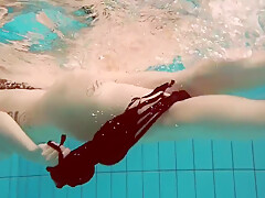 Hot Tatted Babe Dashka Has Big Tits Swirling Underwater