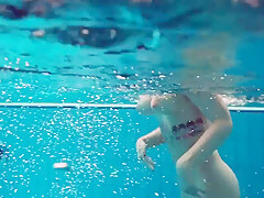 Hot Tatted Babe Dashka Has Big Tits Swirling Underwater
