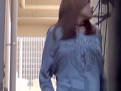 Hot japanese babe pisses in public alley