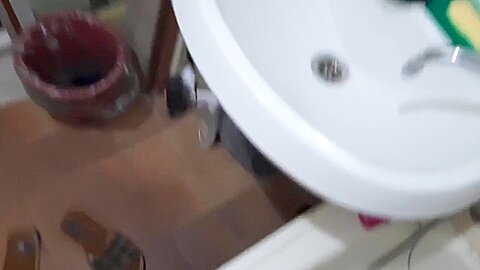 Hot student 18+ Washes In The Shower And Drains The Piss While Sitting