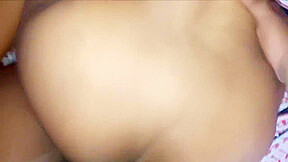 Hot teen 18+ Amateur Couple Hard Fuck අල්ලපු ගෙදර නංගිට හිකුවා කැරි බඩුව කිම්බ පැලුවා
