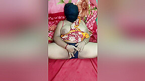 In Red Sharee Desi Hot Bhabi Squirting Her Pussy