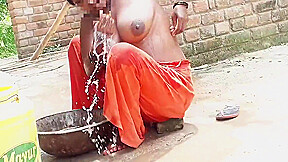 Indian Bhabhi Nothing, Desi Bhabhi Kaise Chat Me Apni Chut Sabun Se Saf Kar Rhi H