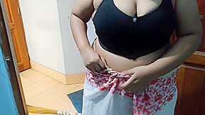 Indian Desi Maa Sari Pahane Hue Beta Ko Jabaradastee Chodatee Hai - Tamil Xxx Video