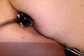 Inflatable butt plug in bbw whores ass