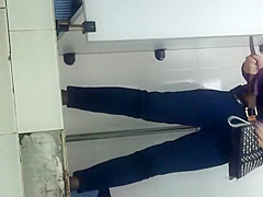 Japanese teen 18+ caught pissing
