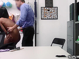 Jenna Foxx In Pervy Security Offier Fucking Caramel Pussy