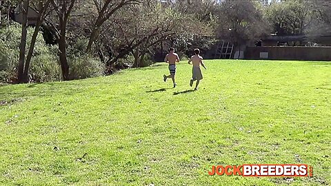 JockBreeders Muscle studs stop workout to fuck Logan Cage