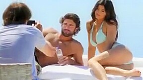 Kendall & Kylie Jenner Fap Challenge! college girl! BIKINI! WANK!