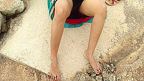 Khet Me Kaam Karne Aayi Bhabhi Ko Jungle Me Patthar Ke Upar Litakar Maza Diya