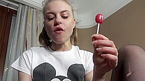 Kinky Fetish Naughty Brat Girl Bubble Gum L Oli Teasing - SoloAustria