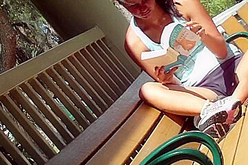 Kinky upshorts HD video of a nerdy gal