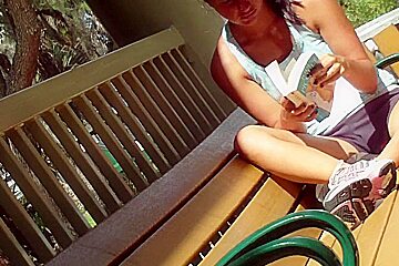 Kinky upshorts HD video of a nerdy gal