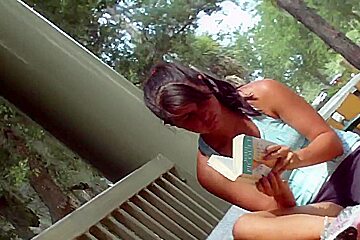 Kinky upshorts HD video of a nerdy gal