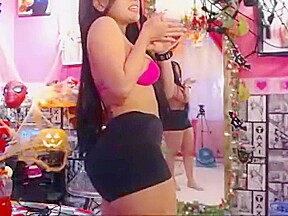 Kloe moviendo su hermoso cuerpo
