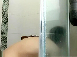 LITTLE KAYLIE - WATCHING YOUR Step sister TAKE A SHOWER