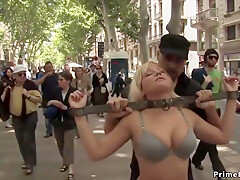 Large-breasted Spanish Public Walked In Underwear