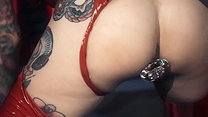 Latex goth fingers pussy
