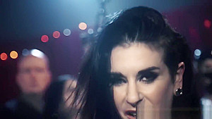 Latex goth fingers pussy