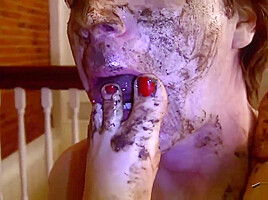 Lexi Sindel mud foot mouth