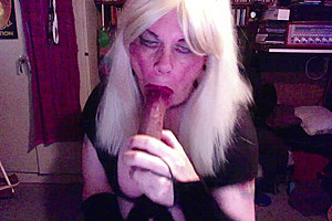 Linday is a Tranny Cam Slut