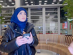 Liranienne Voilee Nadja Se Fait Defoncer En Anal Dans Les Wc Et Dans Un Couloir Pour Payer Lavion