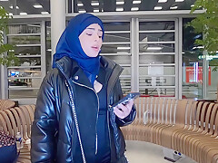 Liranienne Voilee Nadja Se Fait Defoncer En Anal Dans Les Wc Et Dans Un Couloir Pour Payer Lavion
