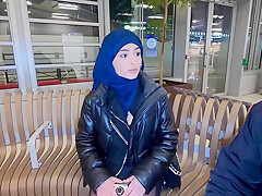 Liranienne Voilee Nadja Se Fait Defoncer En Anal Dans Les Wc Et Dans Un Couloir Pour Payer Lavion