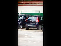 Loirona telefonando