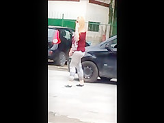 Loirona telefonando