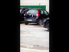 Loirona telefonando