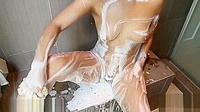 Loni Legend gets soapy and wanks in the shower
