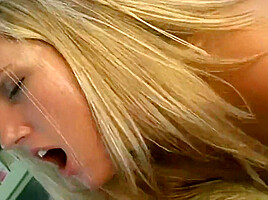 Lucy Will Einen Schwanz In Jedes Loch Threesome