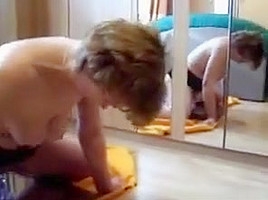 MILF HAS ORGASM