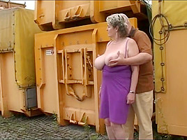 Mature Wife Show Her Voluptus Body Outdoor 