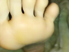 Me Cojo Los Pies Sucios Y Olorosos De