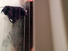 Milf shakes butt while wiping herself