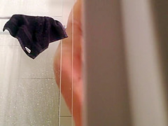 Milf shakes butt while wiping herself