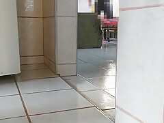 Minha Esposa - Atende Os Entregadores Usando Micro Biquini E Mostra Os Bicos Da Varanda Pra Eles