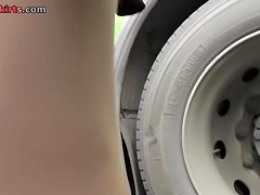 Mini skirt can not hide young girl's upskirt goodies