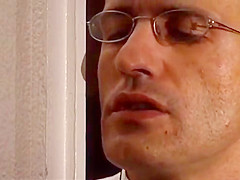 Moment intime entre la maitresse et sa femme de chambre