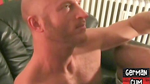 Muscled DILF barebacked by euro stud after giving head
