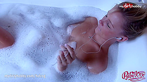 MyDirtyHobby - Hot Babe Bibixxx amazing tease in bathtub